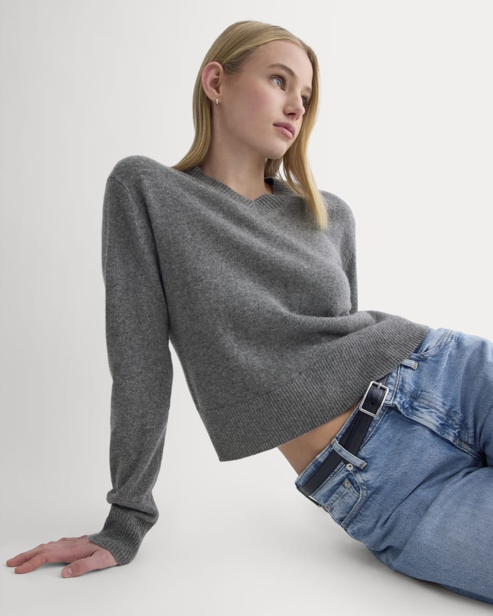 Cashmere Cropped High-V Sweater in Heather Charcoal — front view