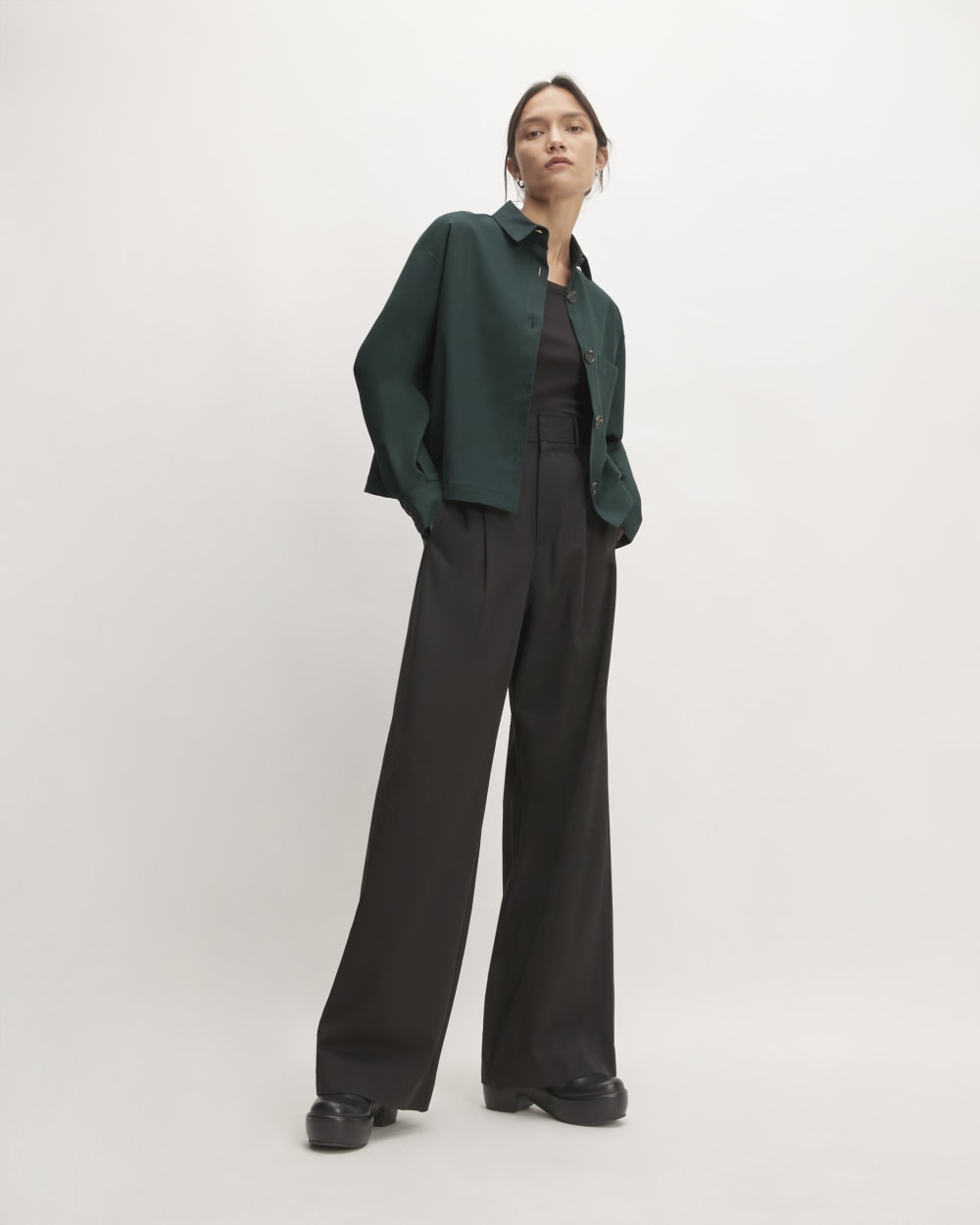 The Structured Cotton Cropped Shirt in Scarab — detail view