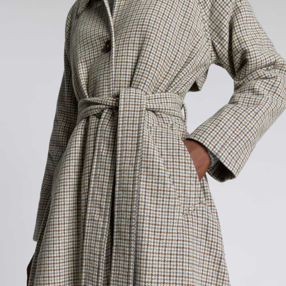 The Italian ReWool® Trench in Pewter Houndstooth — detail view
