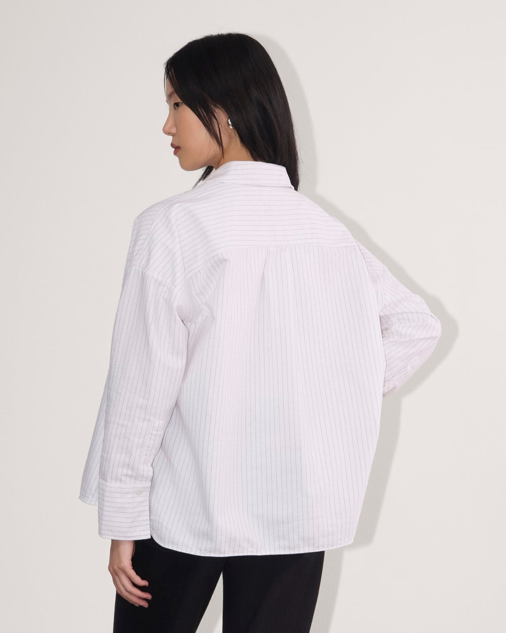 The Boxy Oxford in White / Black — detail view