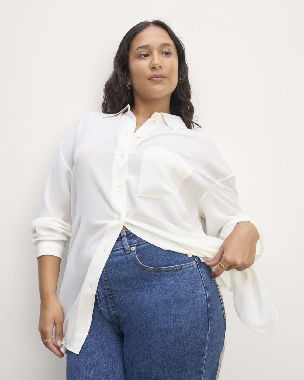 The Boyfriend Shirt in Washable Silk in Off-White — front view
