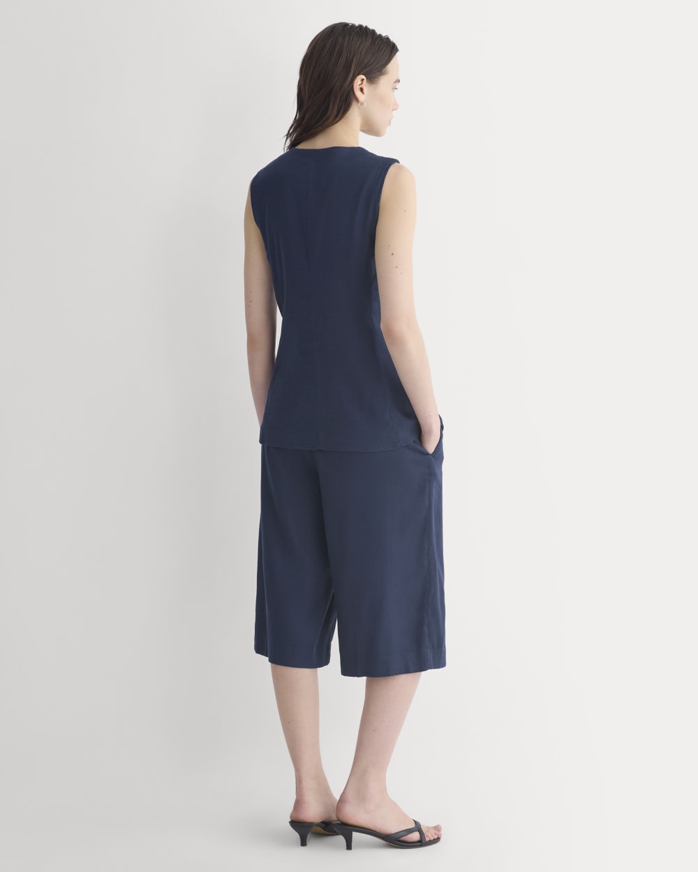 Long Vest in Stretch Linen in Navy — detail view