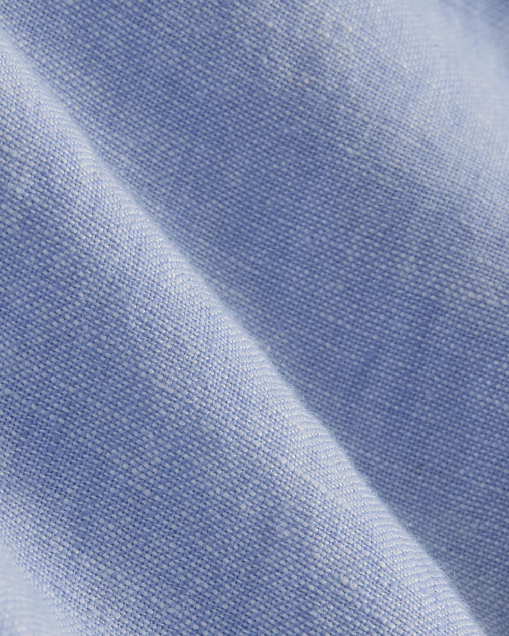 The Must-Have Shirt in Linen in Light Blue — detail view