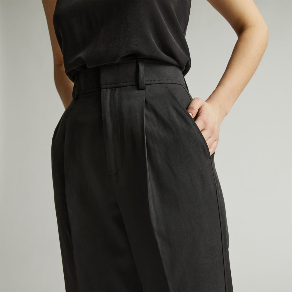 The Draper Tapered Pant in Buttersmooth in Black — detail view