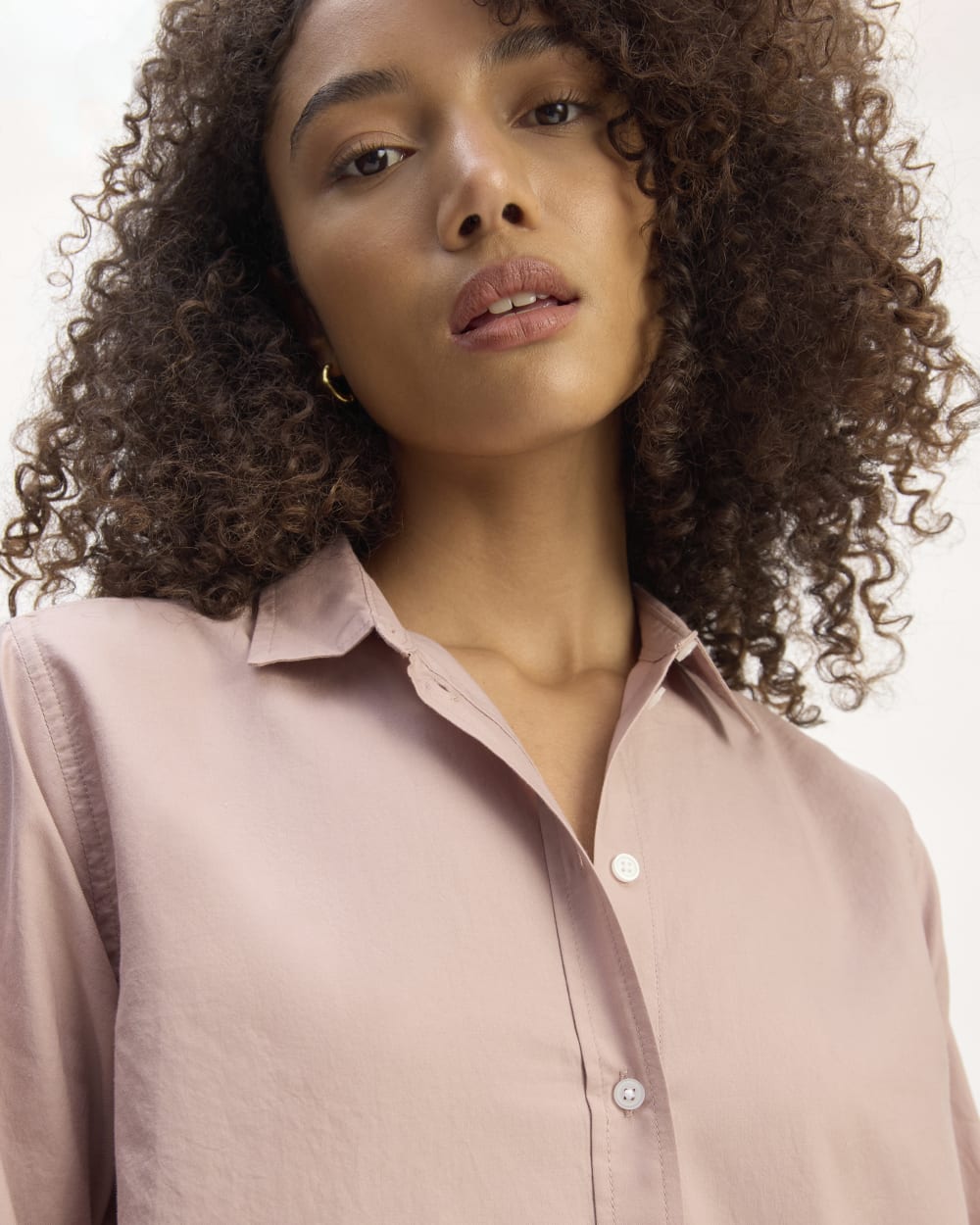 The Must-Have Shirt in Silky Cotton in Dusty Rose — detail view