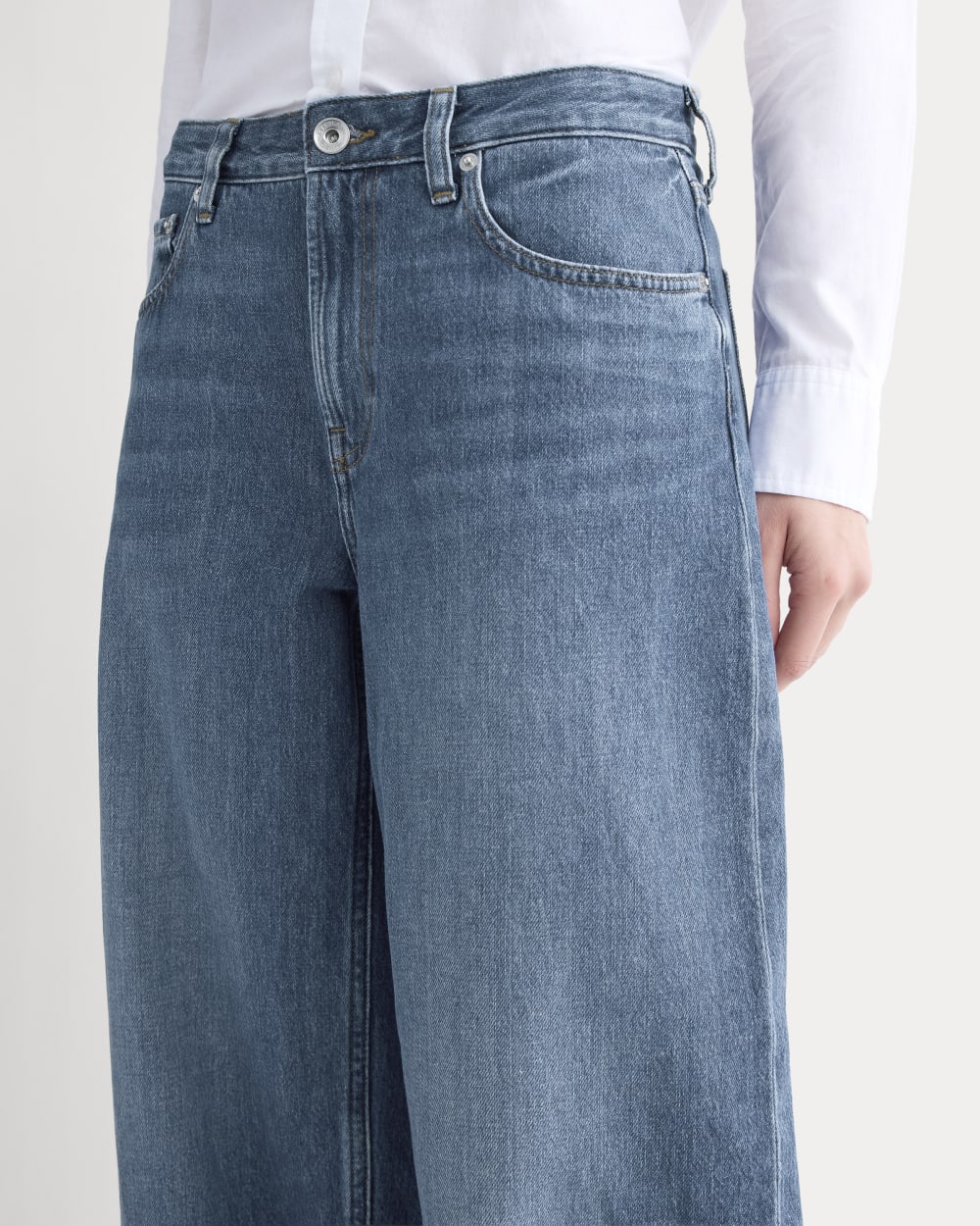 Loose Curve Jean in Ocean — detail view