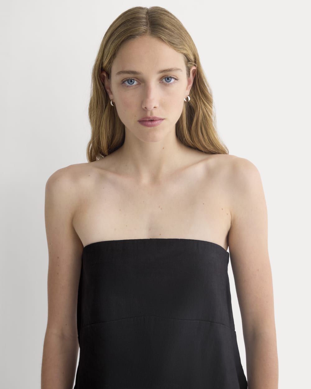 Tube Top in Stretch Linen in Black — detail view
