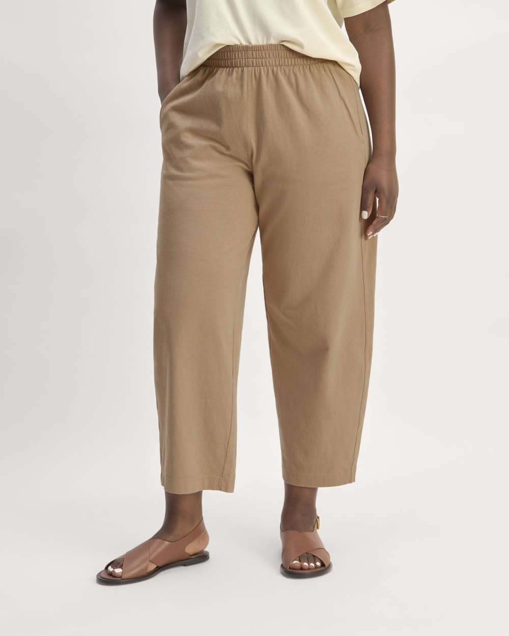 The Off-Duty Barrel Pant in Chanterelle — detail view