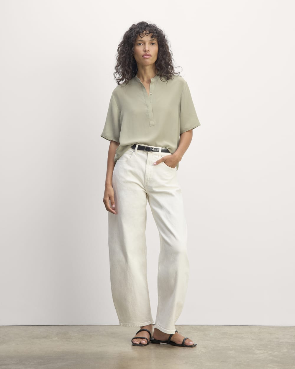 The Popover Top in Washable Silk in Seagrass — detail view