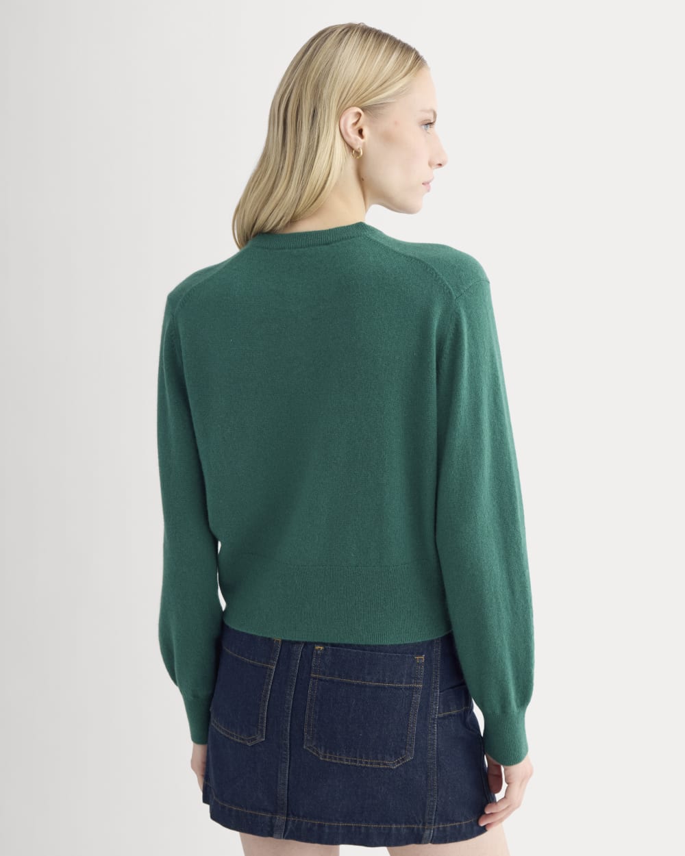 Cashmere Cropped Cardigan in Hunter Green — detail view
