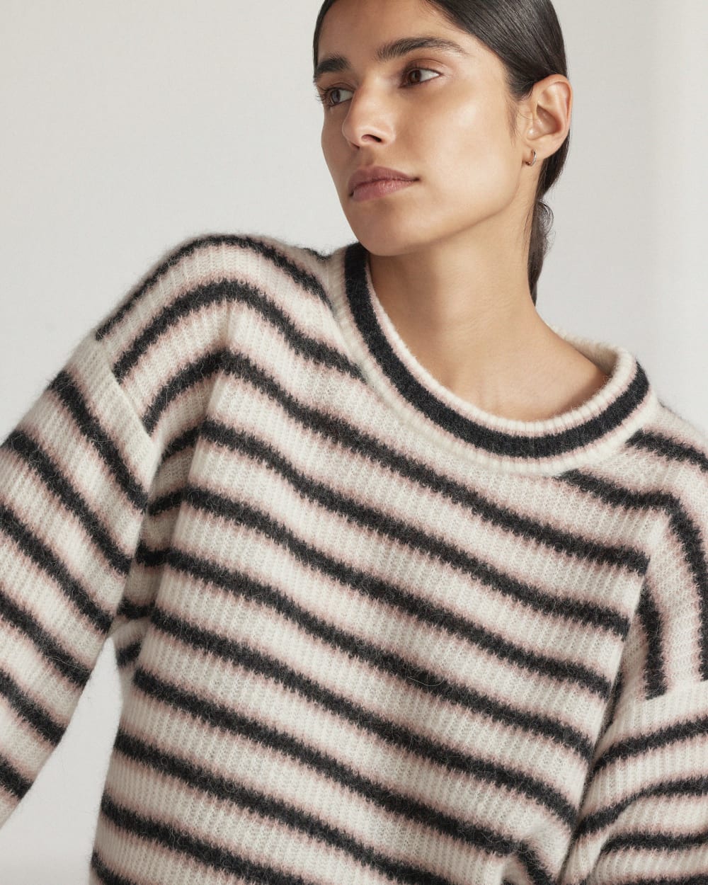 The Cocoon Crew in Alpaca in Heathered Black / Cafe Creme / Bone — detail view
