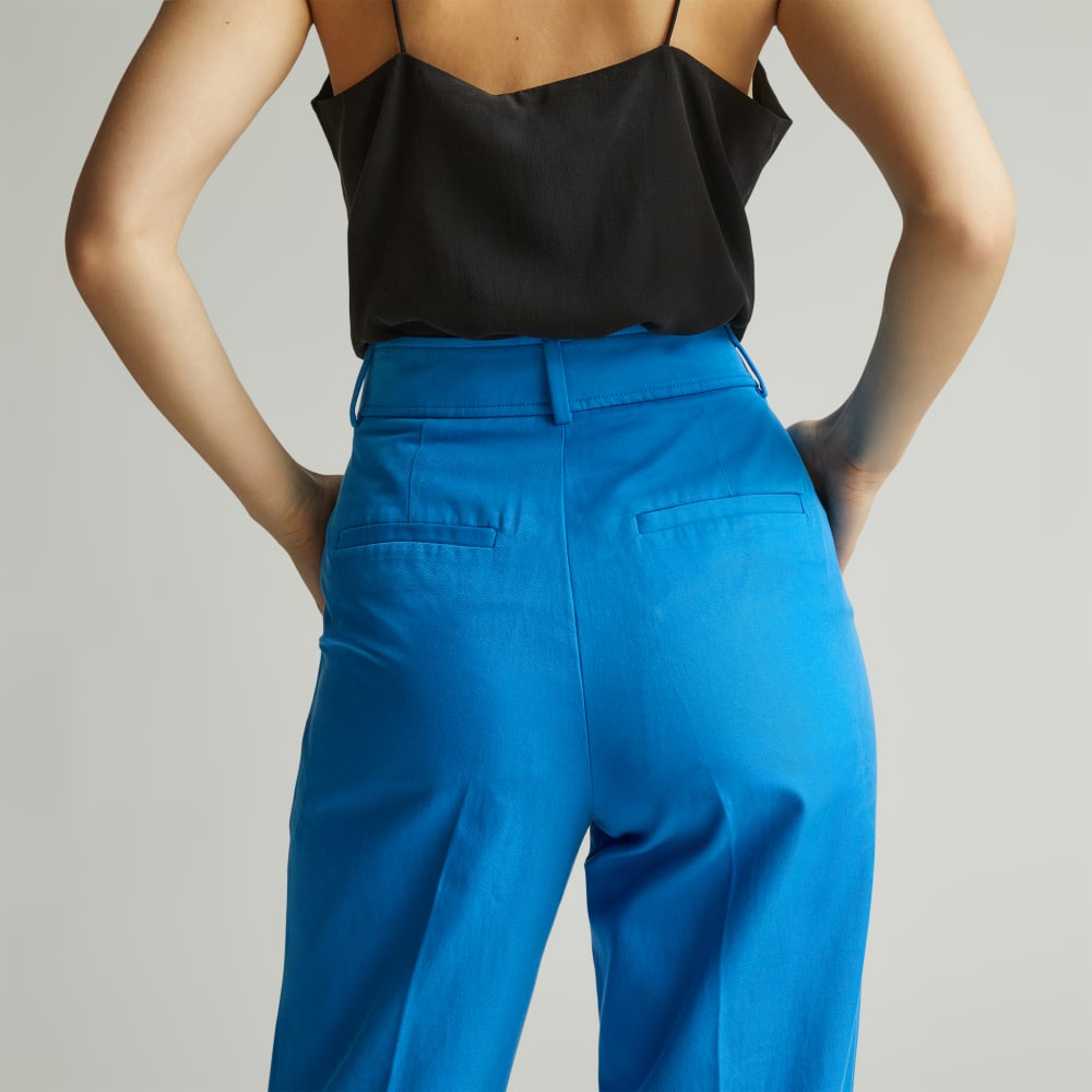 The Draper Tapered Pant in Buttersmooth in Brilliant Blue — detail view