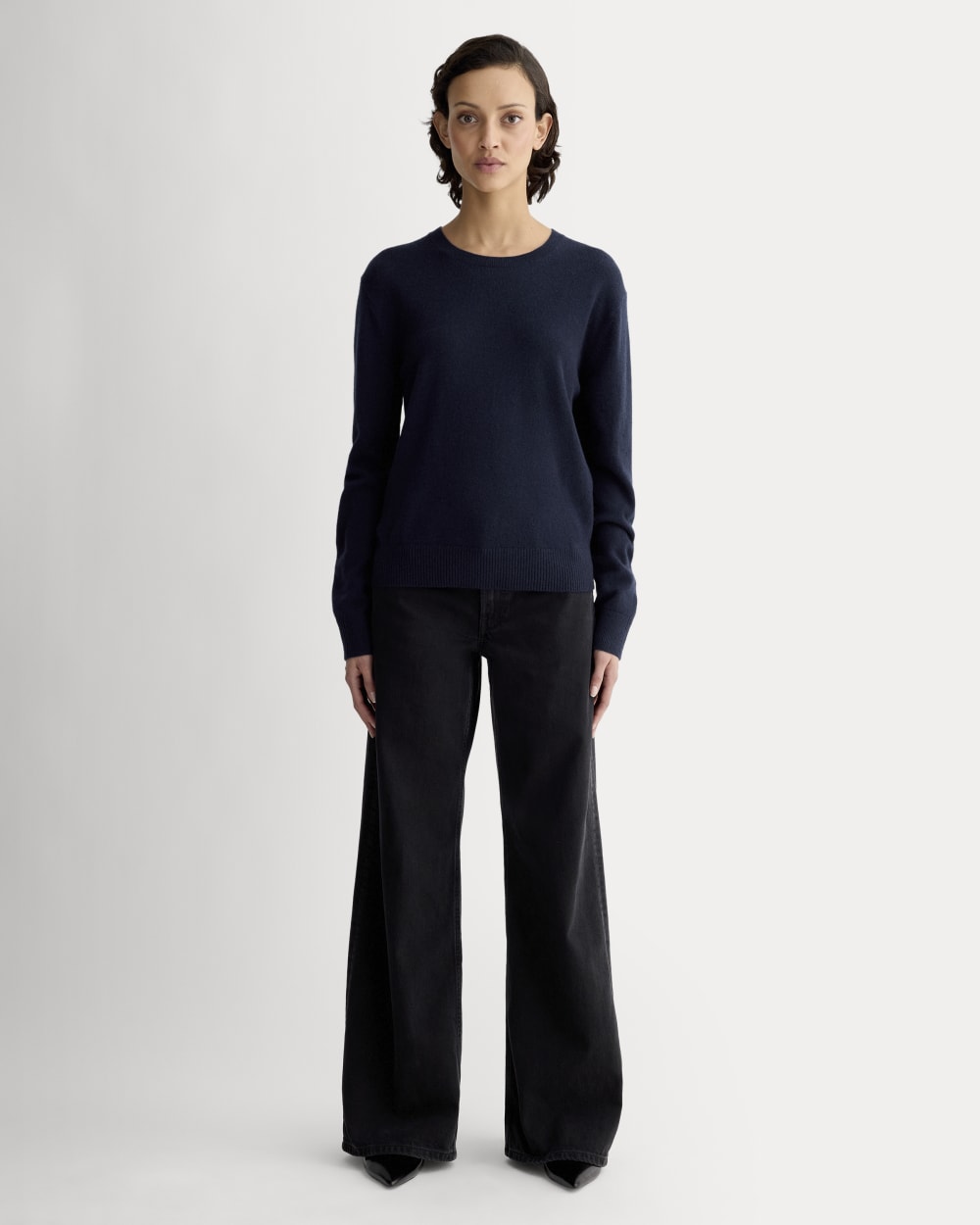 The Classic Crew in Cashmere in Navy — detail view