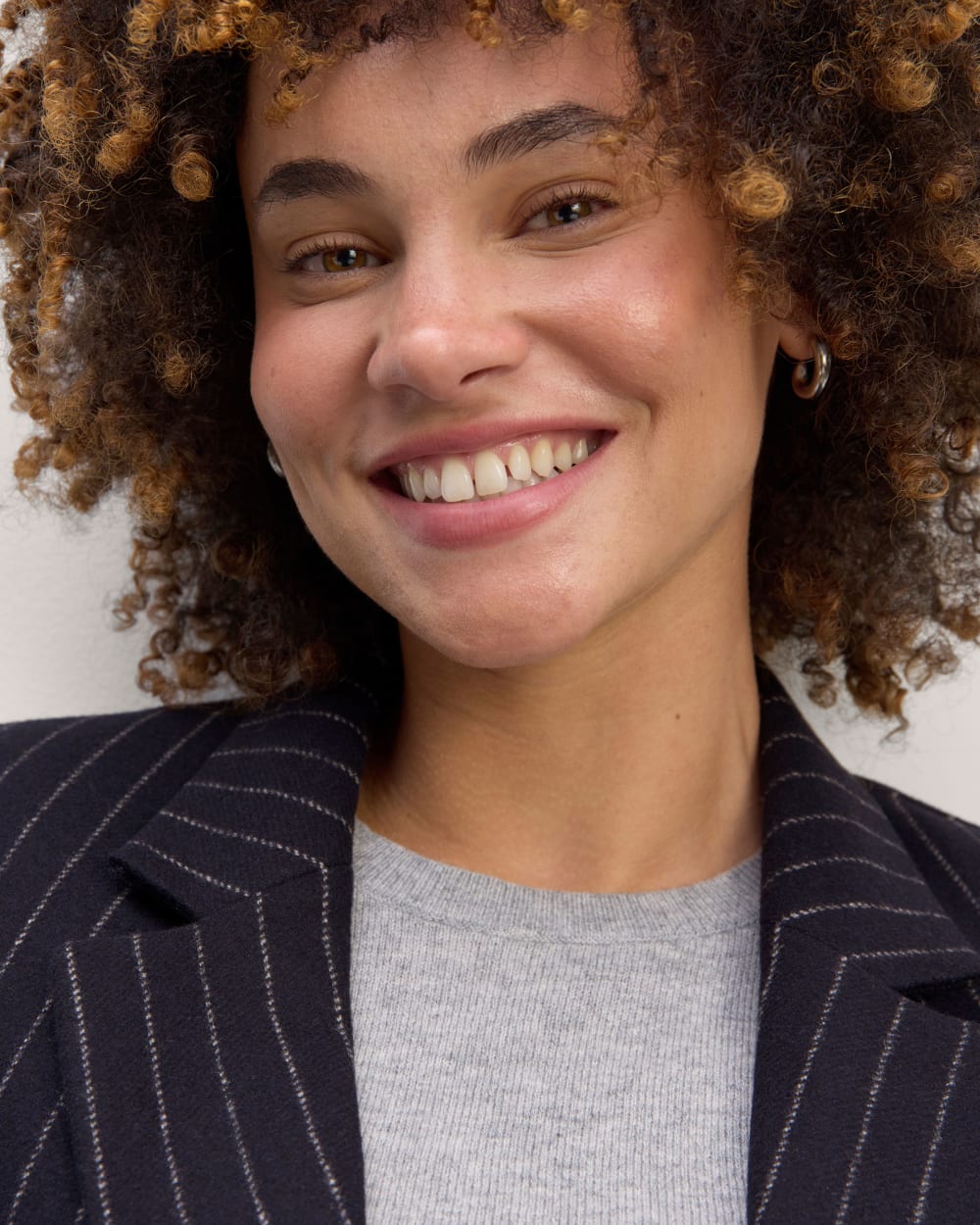 The Oversized Blazer in Wool in Navy / White — detail view