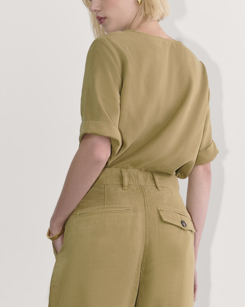 The Relaxed Tee in Buttersoft in Fennel Seed — detail view