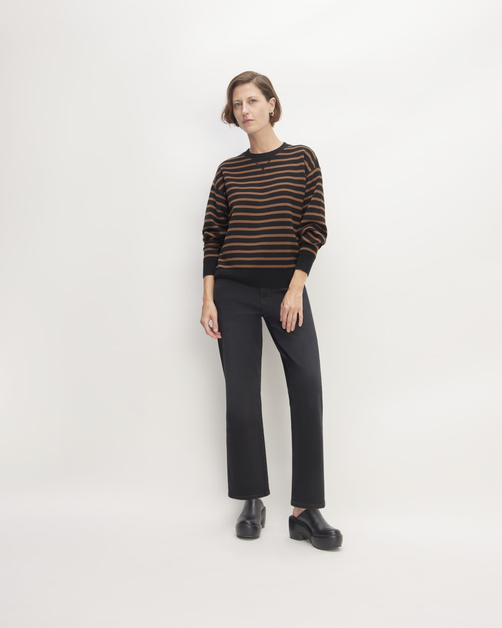 The Cotton-Merino Sweatshirt in Black / Dark Camel — detail view