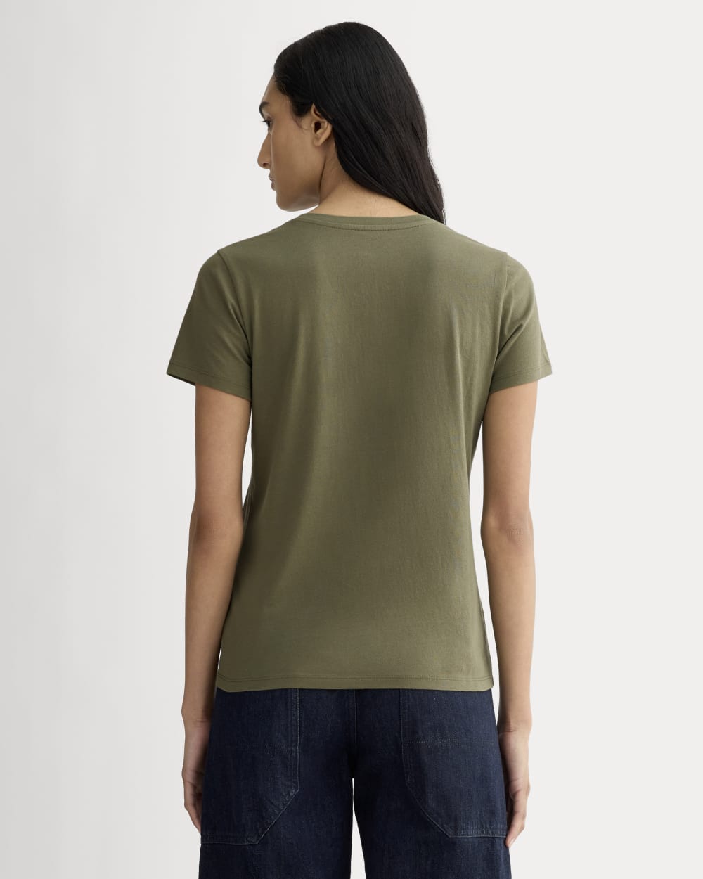 The Slim V-Neck Tee in Essential Cotton in Kalamata — detail view