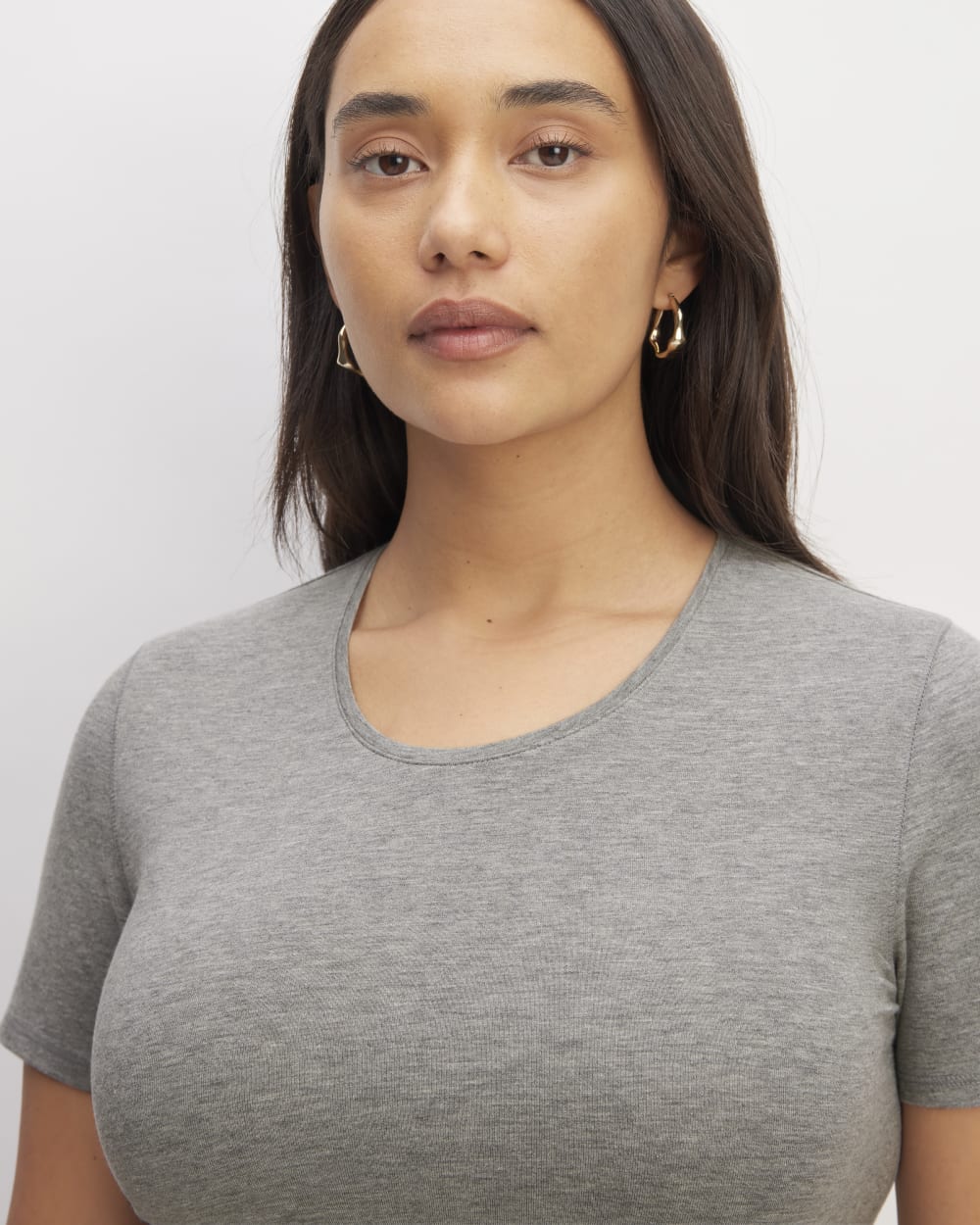 The Supima® Form Crew Neck Tee in Mid Heather Grey — detail view