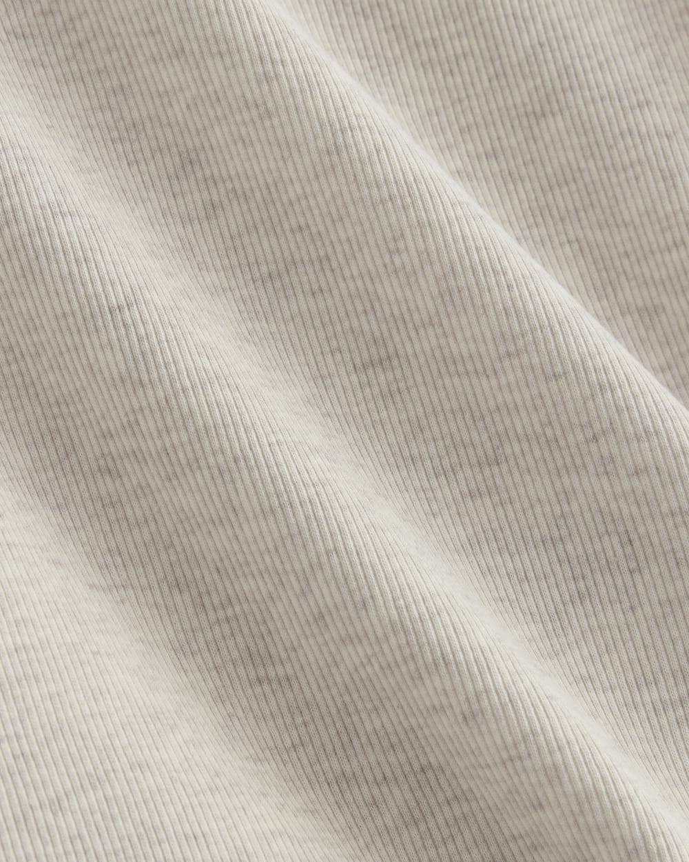 The Luxe Rib Scoop-Neck Tee in Heathered Oat — detail view