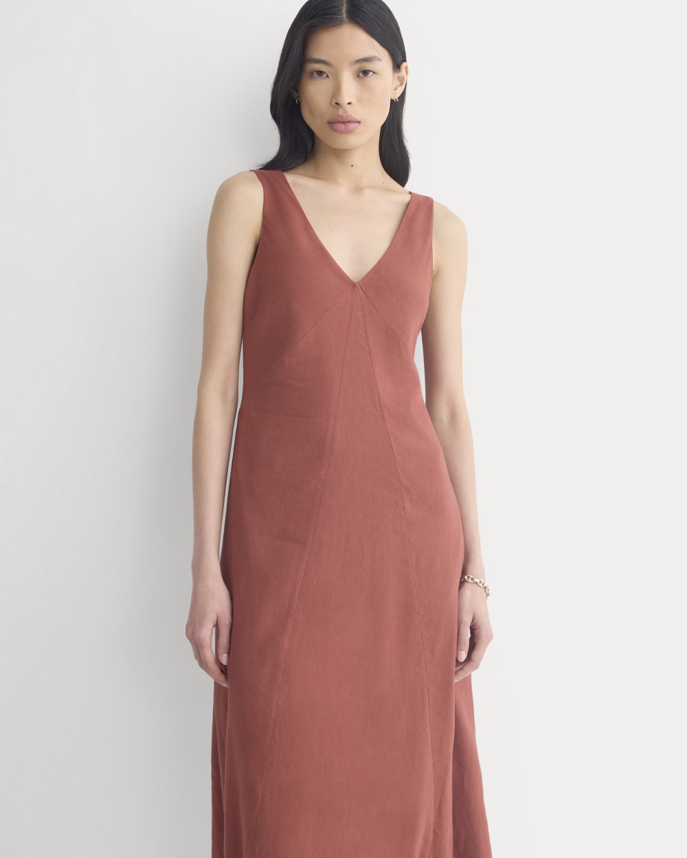 Deep V Seamed Dress in Stretch Linen in Henna Red — detail view