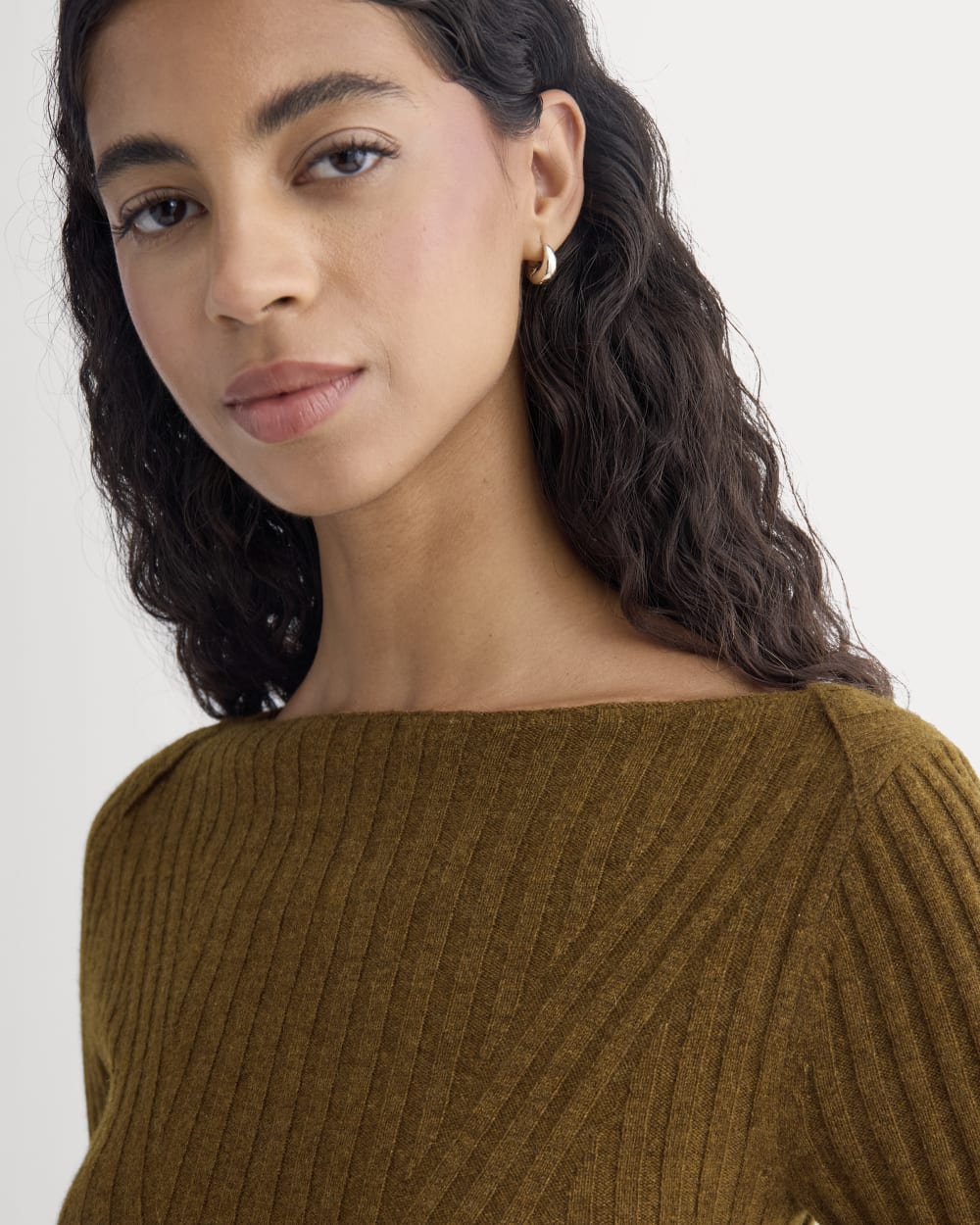 Cashmere Ribbed Boat-Neck Sweater in Heathered Toffee — detail view