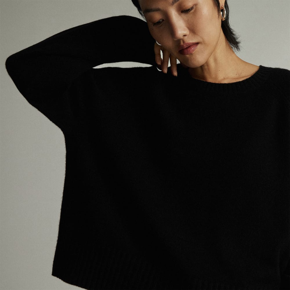 The Cashmere Boxy Crew in Black — detail view