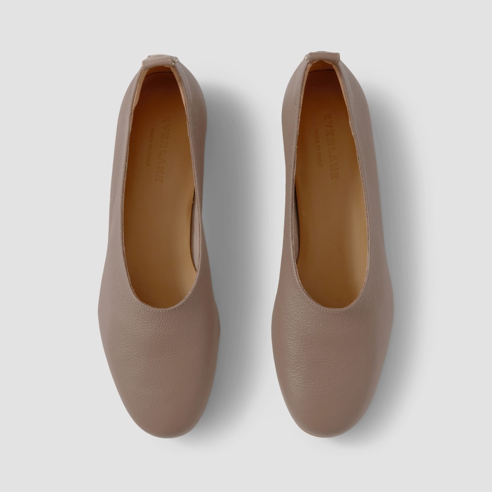 The Day Glove in Narrow Fit in Mocha — front view