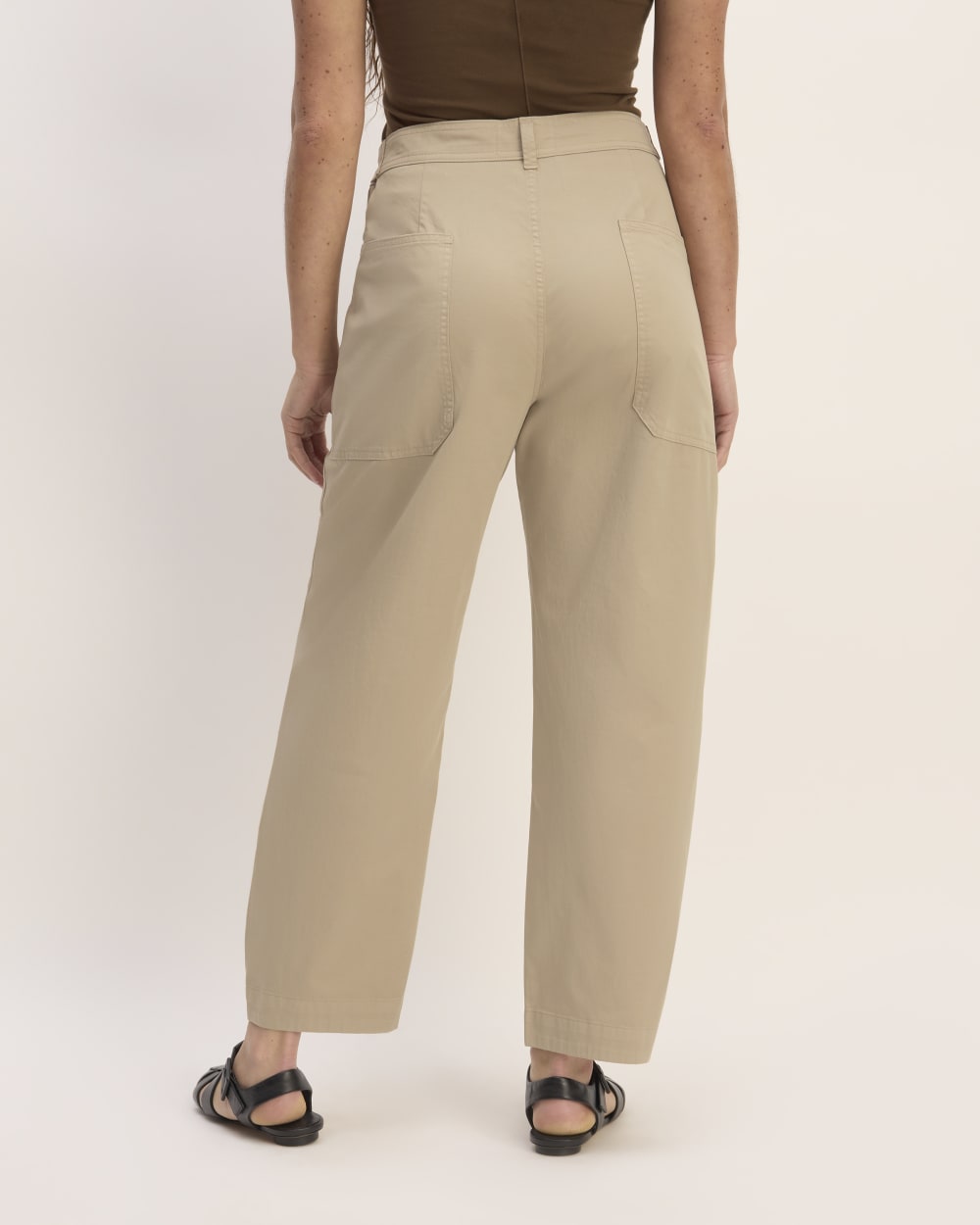 The Barrel Pant in Trench Coat Khaki — detail view