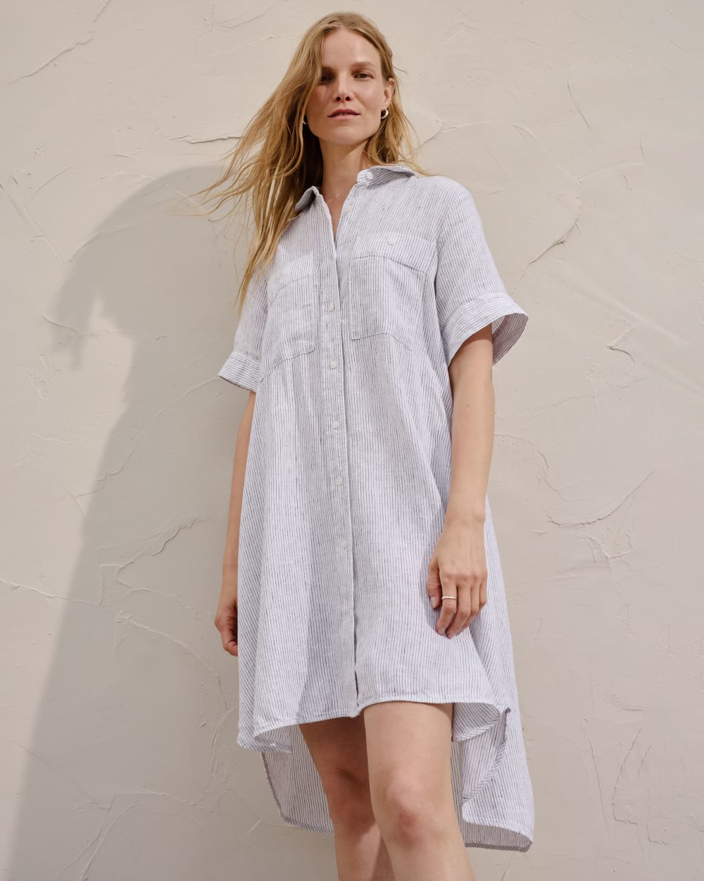 The Daytripper Dress in Linen in White / Black — detail view
