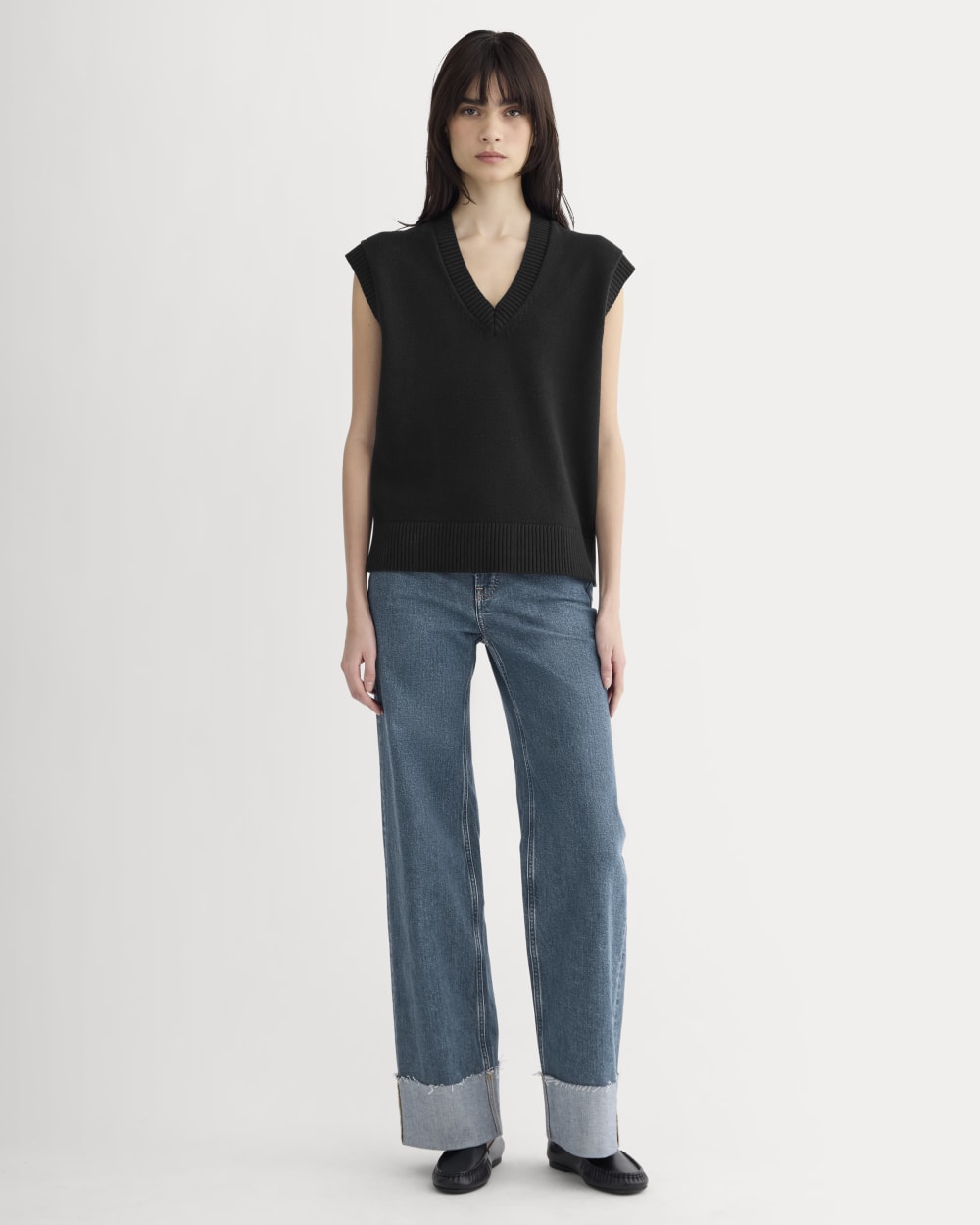 The Boxy Vest in Everyday Cotton in Black — detail view