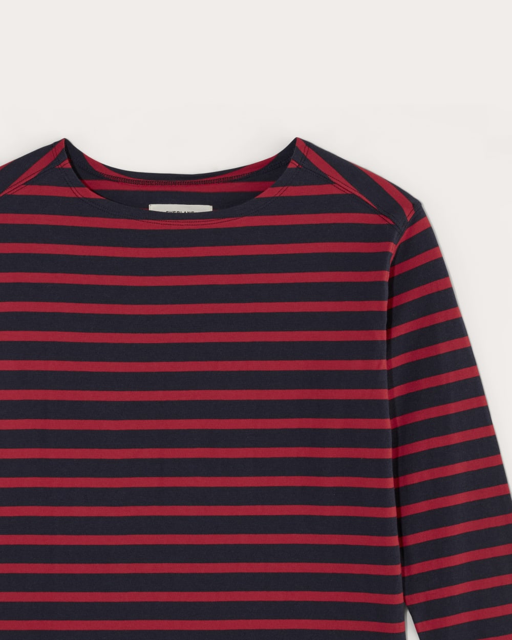 The Mariner Tee in Navy / Classic Red — detail view