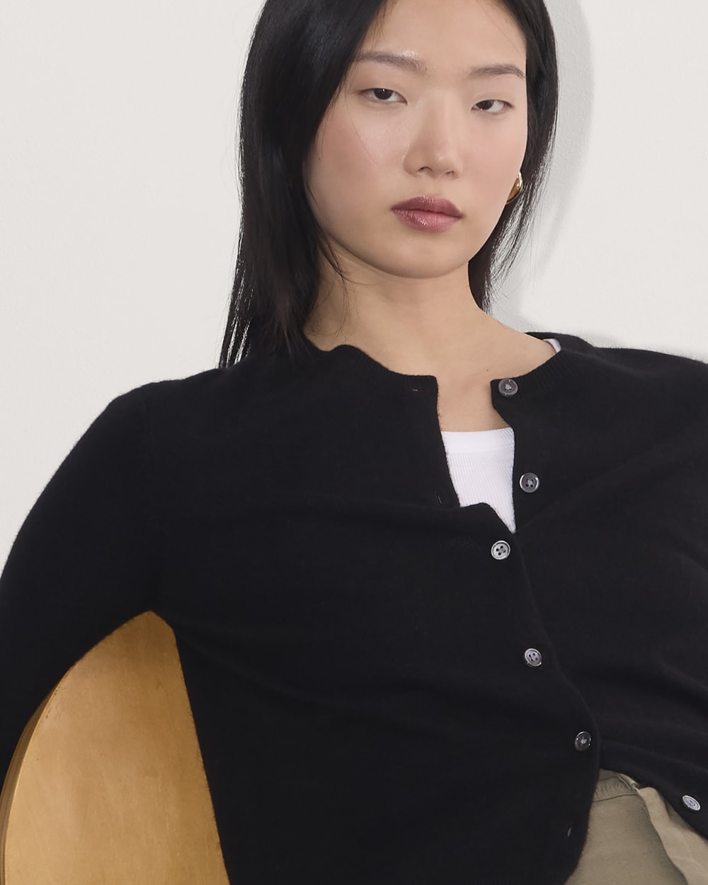 The Classic Cardigan in Cashmere in Black — detail view