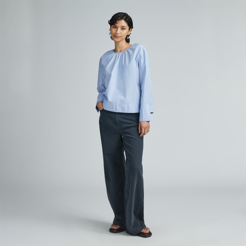 The Poplin Breeze Shirt in Light Blue — detail view
